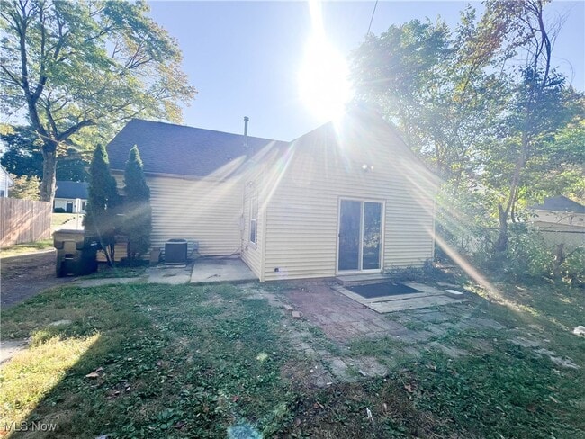 Building Photo - 2290 Suncrest Dr