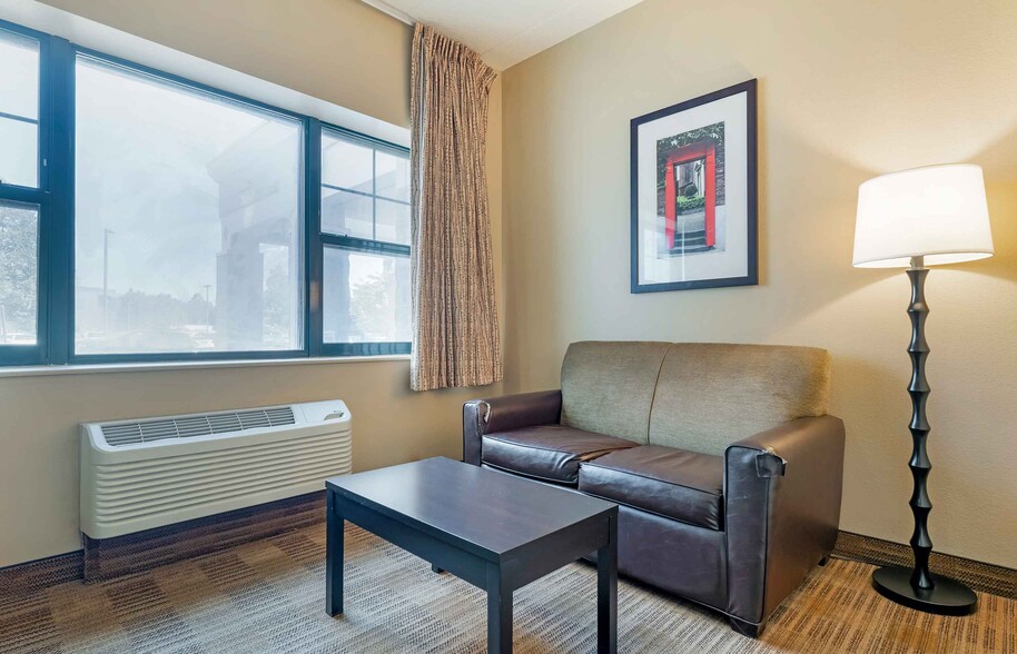 Building Photo - Furnished Studio-Chicago - Skokie