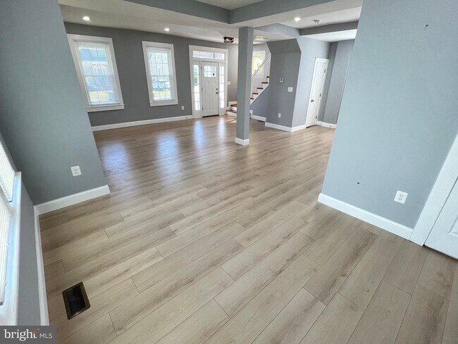 Building Photo - 3119 Harview Ave