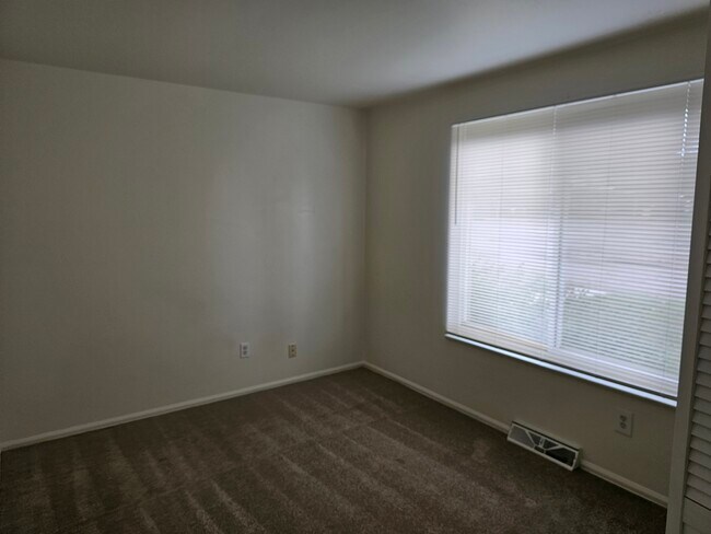 Building Photo - 1162 Cree Dr