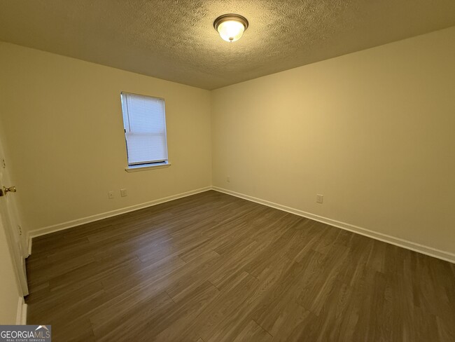 Building Photo - 1091 Cantrell Ln