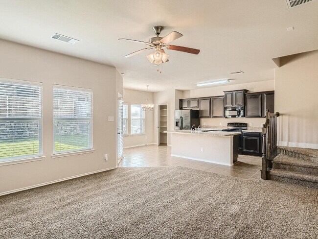 Building Photo - "Charming 3-Bed, 2-Bath Townhouse Retreat in Mesquite – Spacious 1586 Sq Ft on Woodshire Avenue!"...