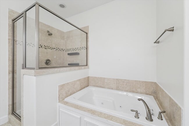 Building Photo - 830 W 19th St