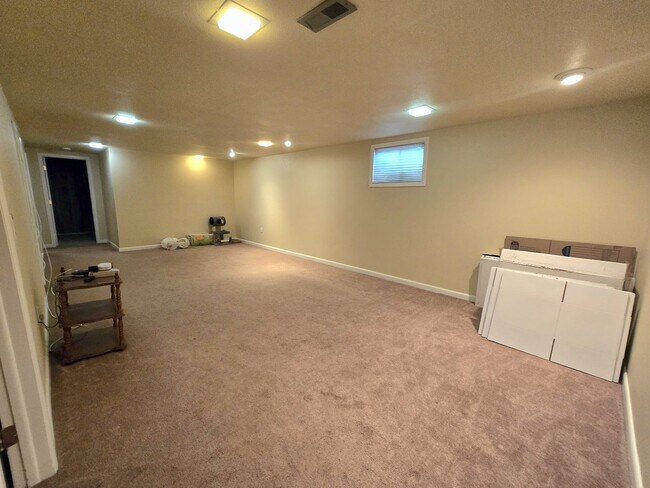 Building Photo - 8250 Chase Way