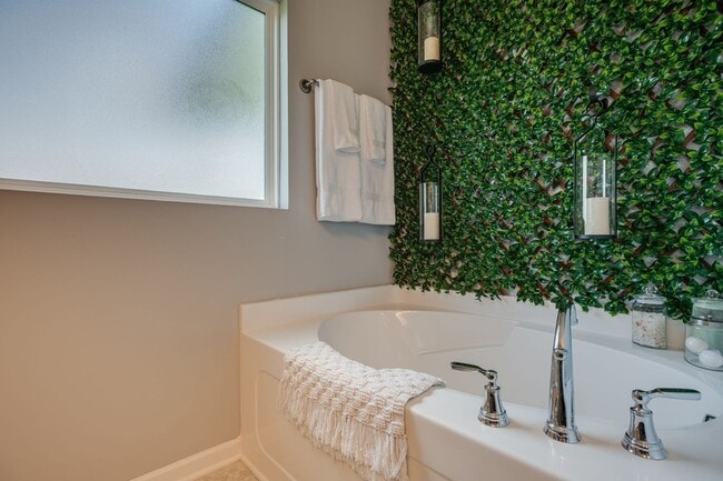 Building Photo - 119 Millet St