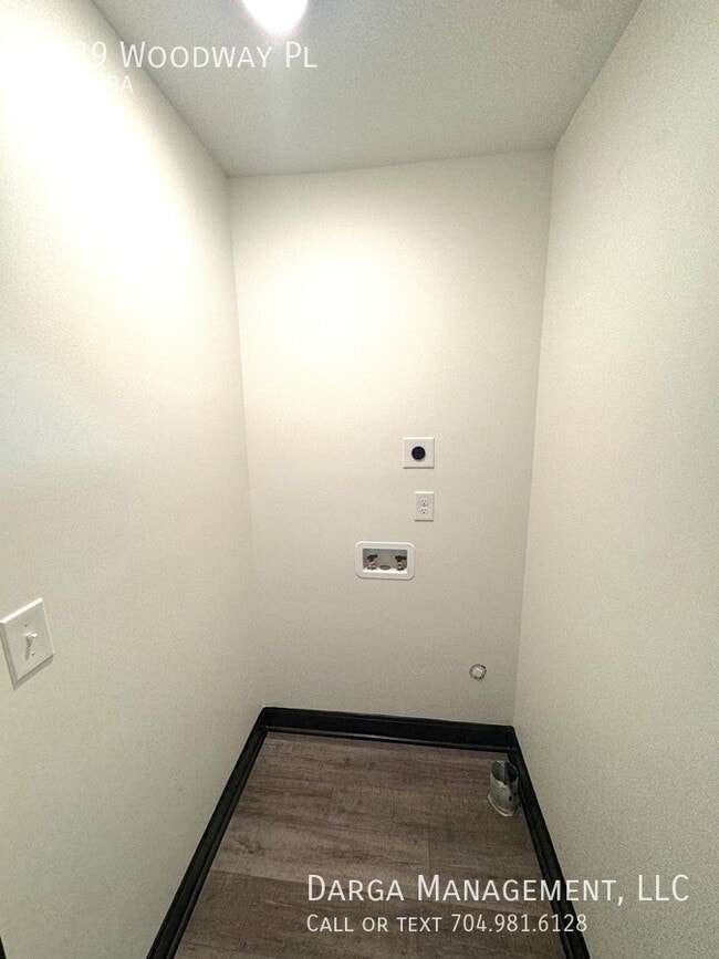 Building Photo - 4739 Woodway Pl