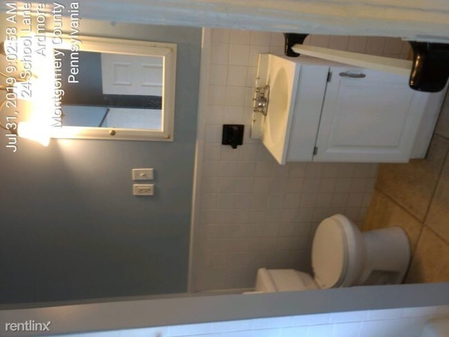 Building Photo - 22 School Ln