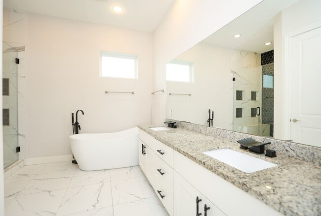 Building Photo - 2212 Stuart St