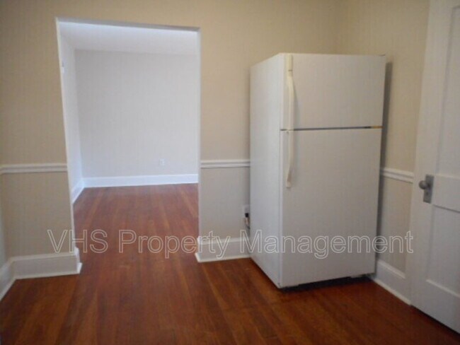 Building Photo - 815 Bright St