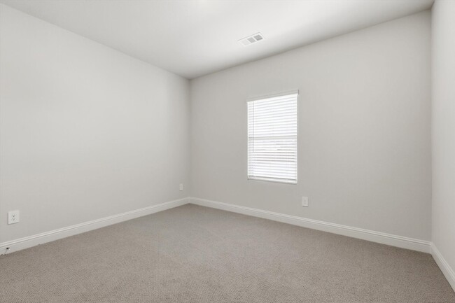 Building Photo - 2102 Windy Trl