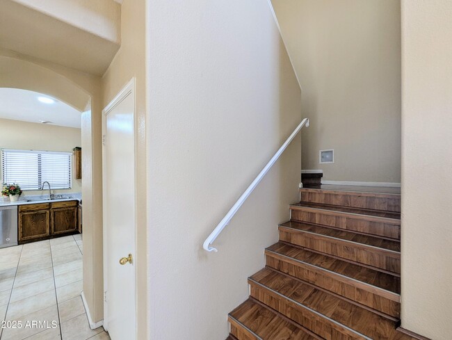 Building Photo - 8861 W Paradise Dr