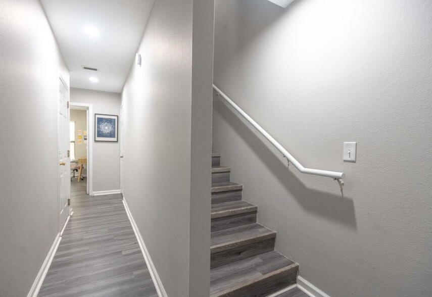 Building Photo - 741 White Dr