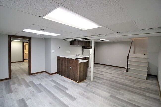 Building Photo - 8 Thurston Rd