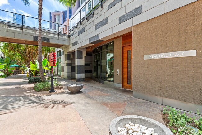 Building Photo - 555 South St