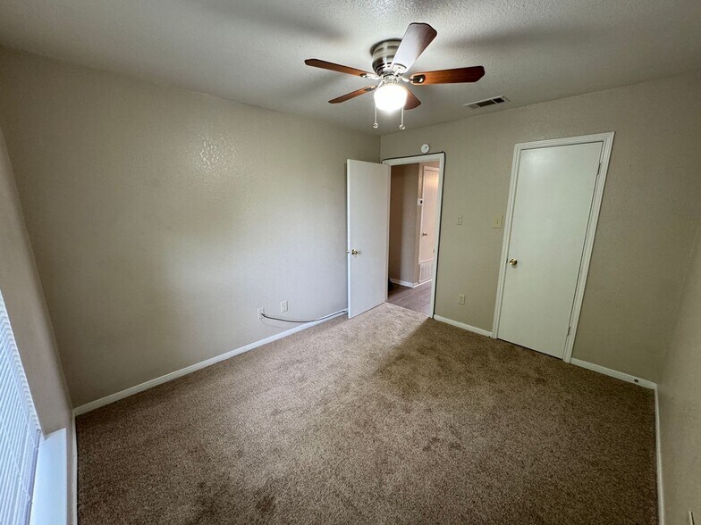 Building Photo - 1708 Benttree Dr