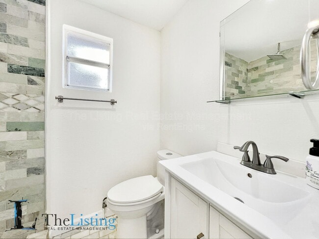 Building Photo - 1716 W Nassau St