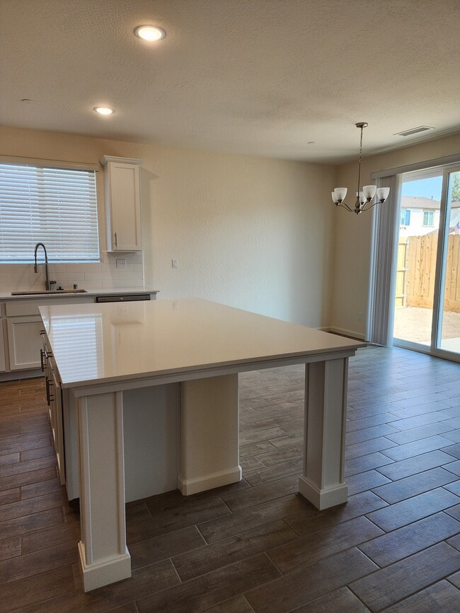 Building Photo - 6534 E Pne Ave