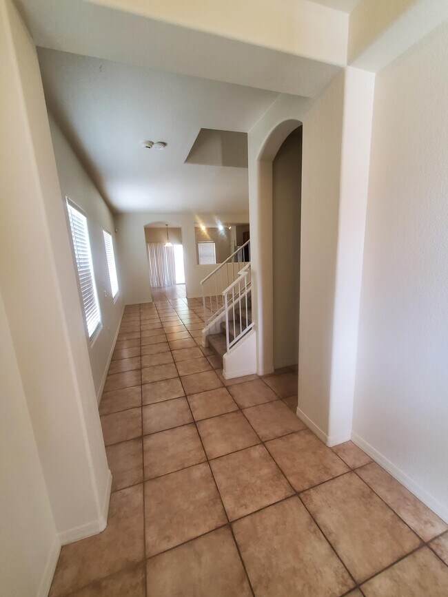 Building Photo - 4211 E Wading Pond Dr