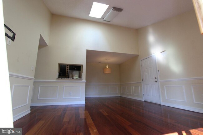 Building Photo - 208 Ravens Crest Dr