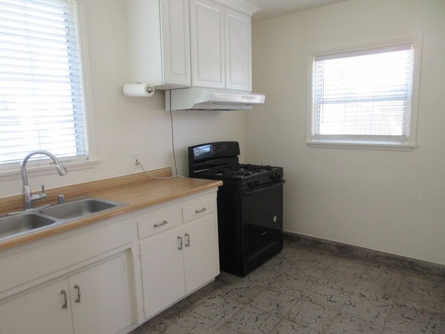 Building Photo - Reduced PRICE!!!  Adorable renovated Guest...