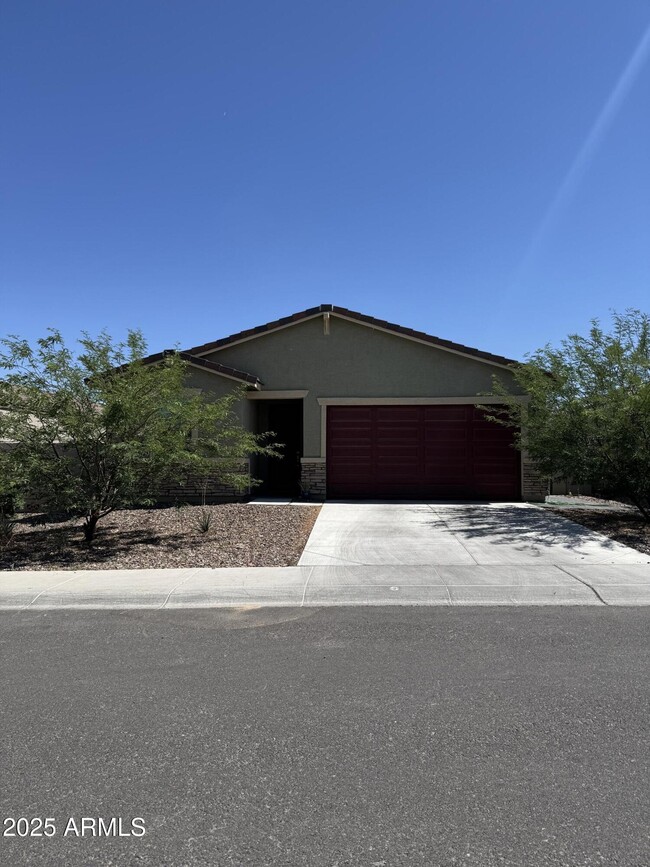 Building Photo - 4625 Stonecrop Dr