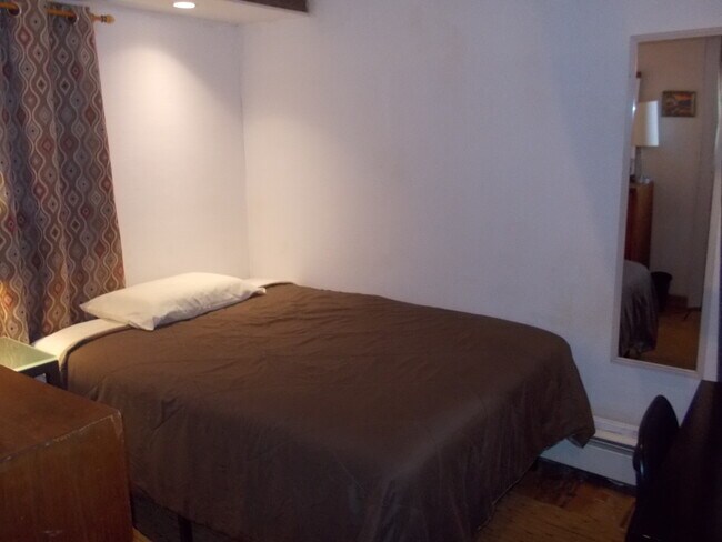 Building Photo - 256 Derby Ave