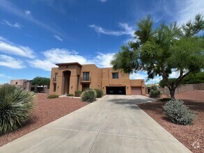 Building Photo - Spacious Southwestern 4/5 Bedroom 3 Bath H...