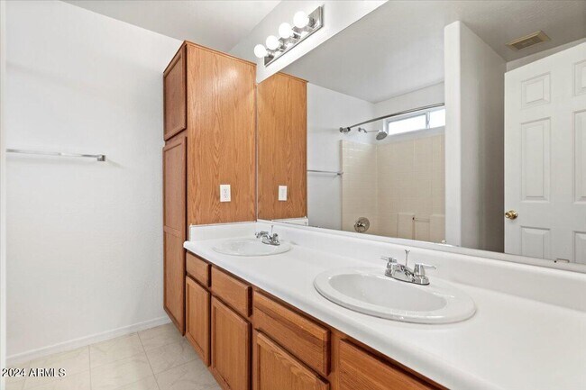 Building Photo - 3305 N Everest