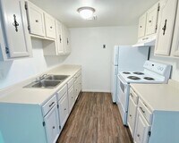 Building Photo - Alvernon Plaza