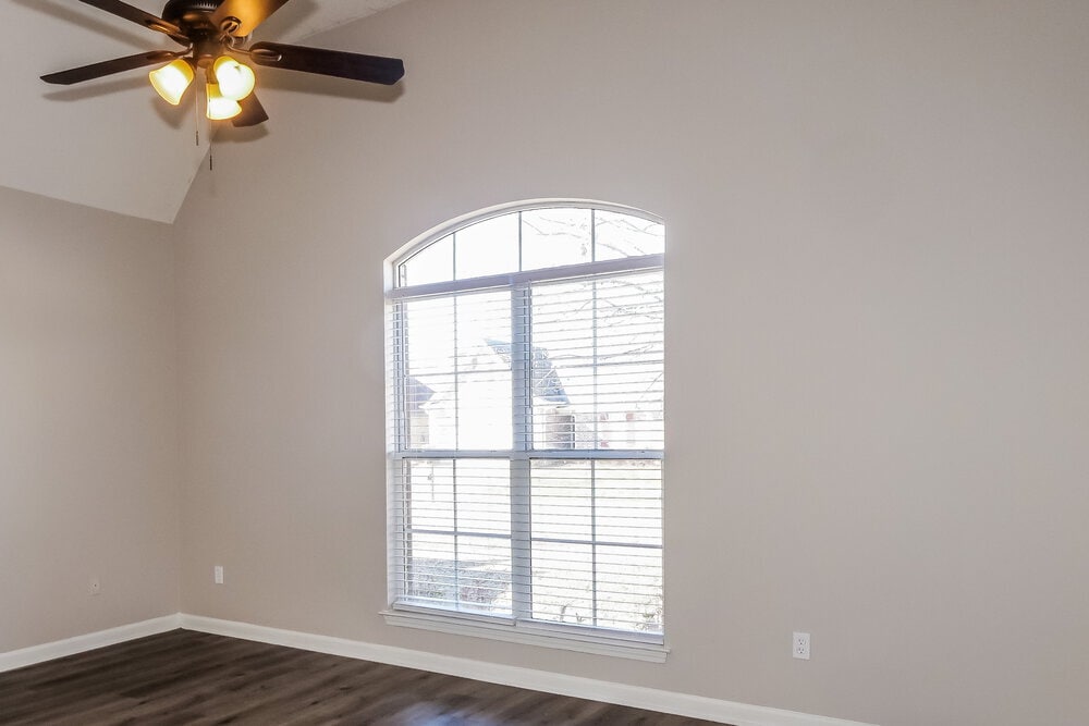 Building Photo - 1516 Sawmill Creek Ln