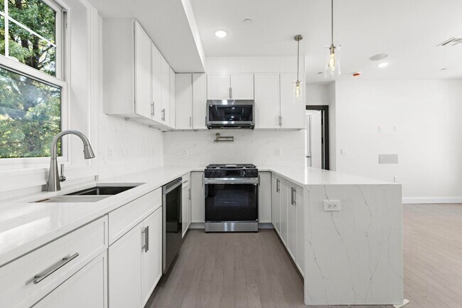 Building Photo - 131 Clifton Pl