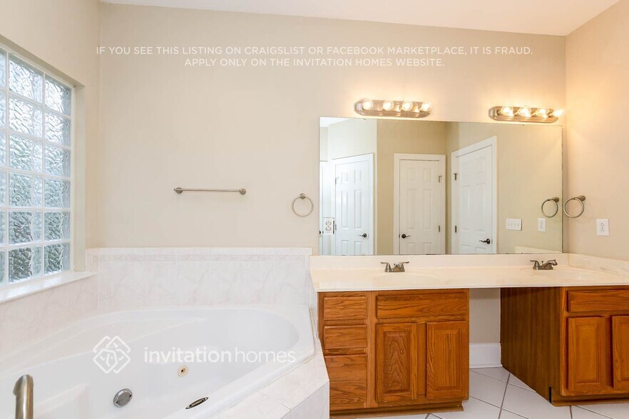 Building Photo - 9014 Sandpiper Dr