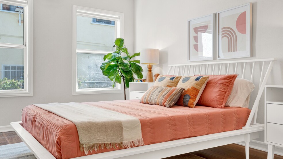 Building Photo - 724 Gramercy Dr