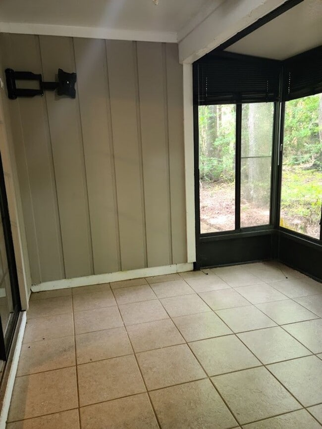 Building Photo - Spacious 3/2 condo in Rockwood Villas