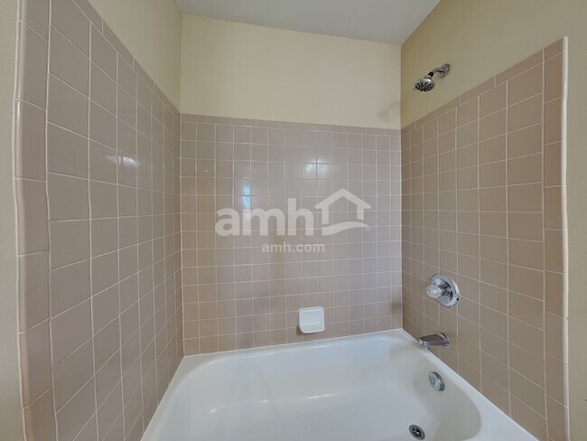 Building Photo - 2002 Springside Dr