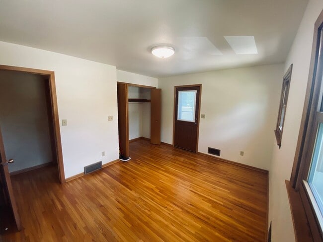 Building Photo - 3 bedroom - 2.5 bathroom - Single Family Home