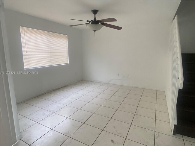 Building Photo - 6245 SW Kendale Lakes Cir