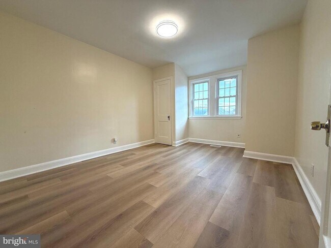 Building Photo - 804 Radnor Ave