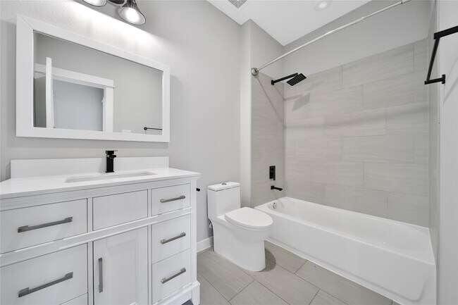 Building Photo - 6727 Parker Oaks Ln