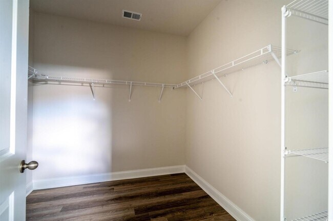 Building Photo - 816 Hibernation Wy