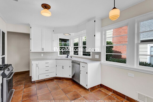 Building Photo - Timeless Updated Home in South Burlingame!...