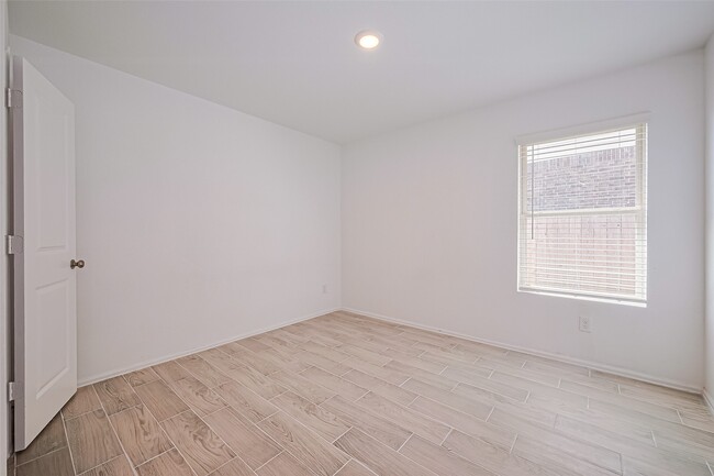 Building Photo - 9603 Fulvetta Briar Ct