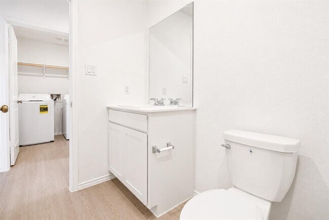 Building Photo - 397 Keefer
