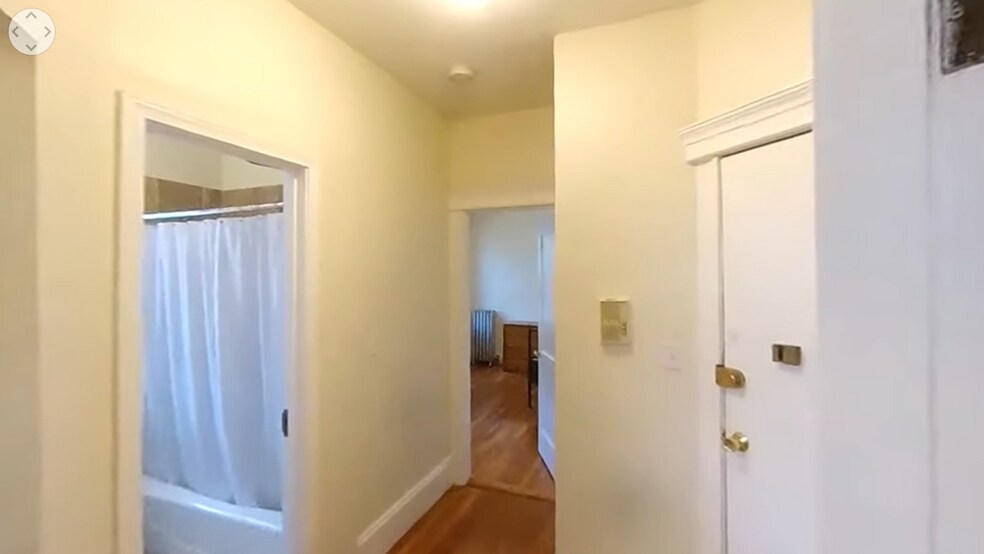 Building Photo - 214 Hemenway St