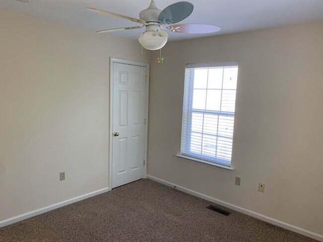 Building Photo - New Macungie Rental Listing