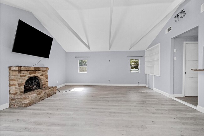 Building Photo - 501 Sioux River Rd