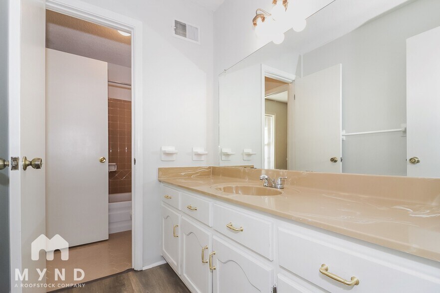 Building Photo - 4056 Friendly Way