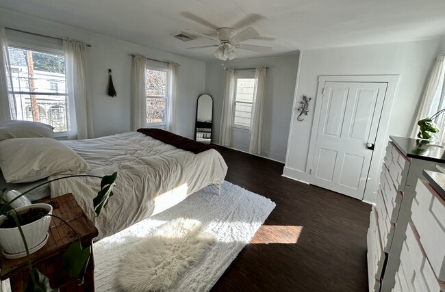 Upstairs Main Bedroom - 976 E Market St