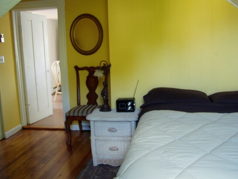 Bedroom - 30 Golden Hill St