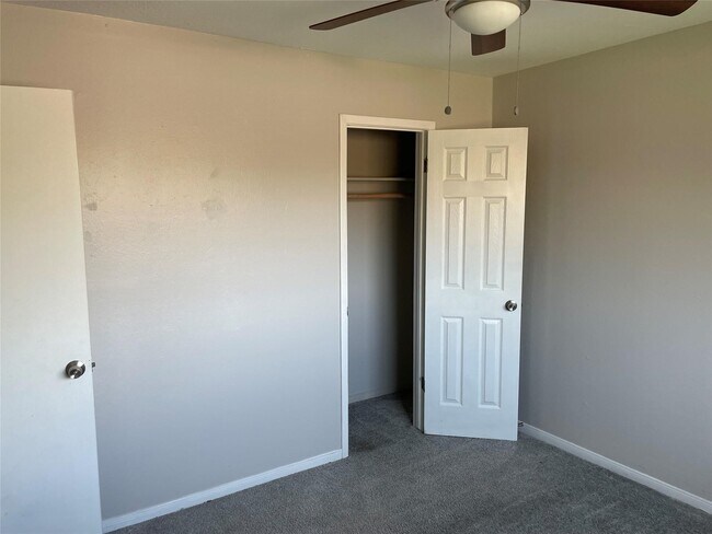 Building Photo - 24118 Spring Mill Ln